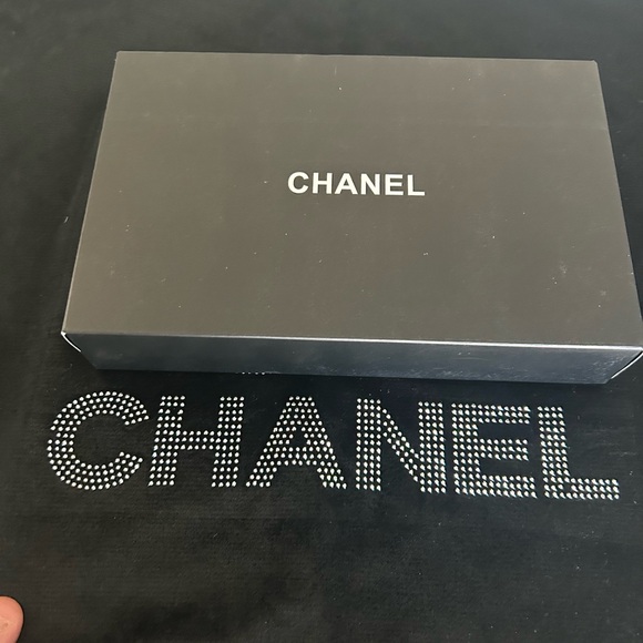 CHANEL VIP GWP Black Mekeup Pouch - Picture 12 of 15